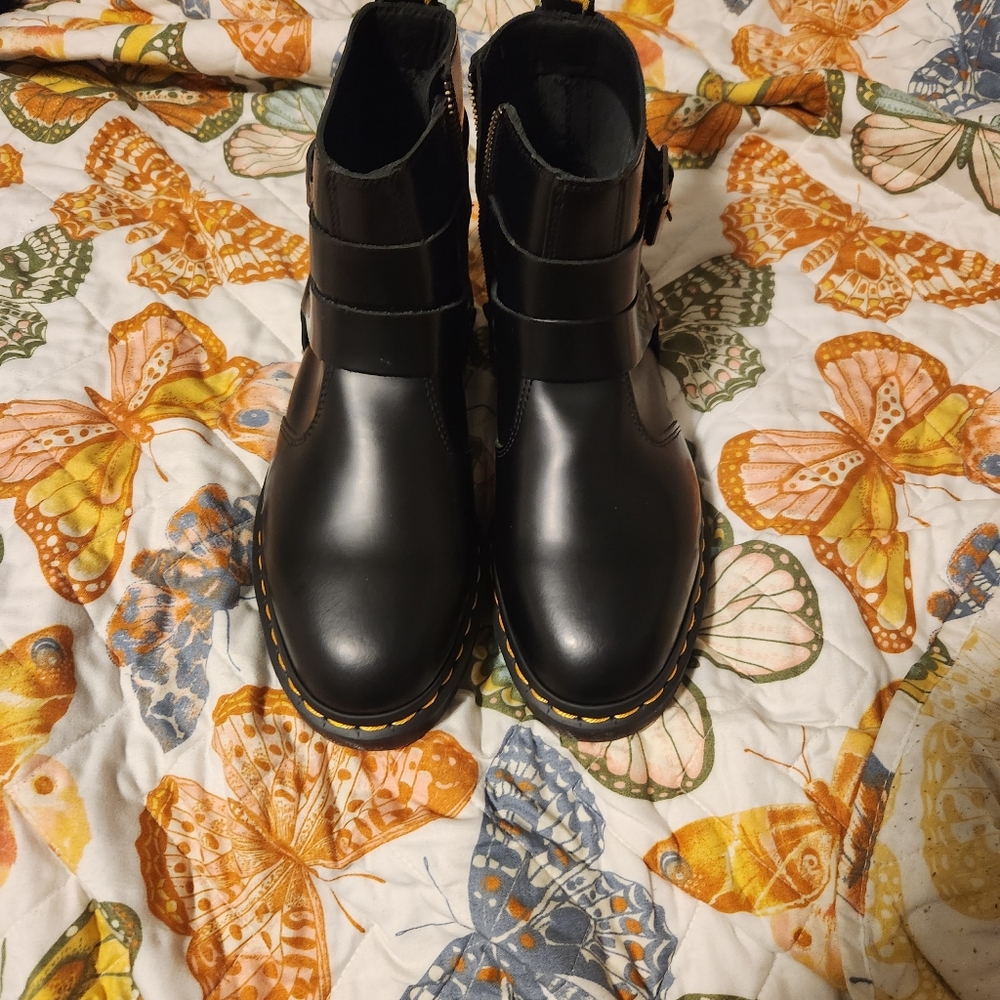 Doc martens 39 black buckle zip up 8.5